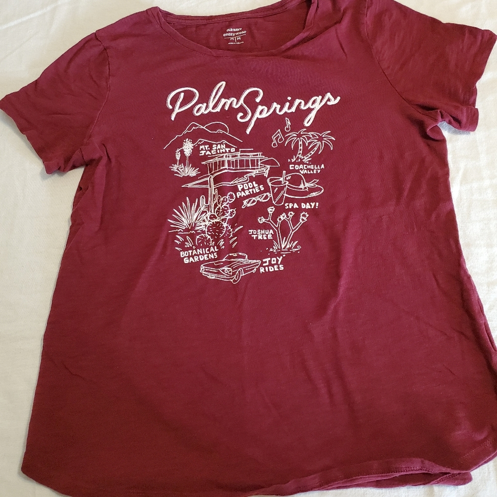 Old Navy t shirt